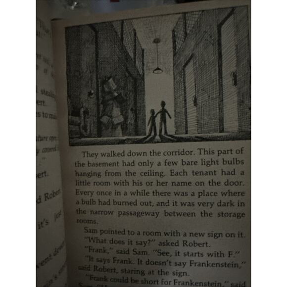 Frankenstein Moved in on the Fourth Floor Elizabeth Levy, 1979 First Edition HC - Picture 6 of 7